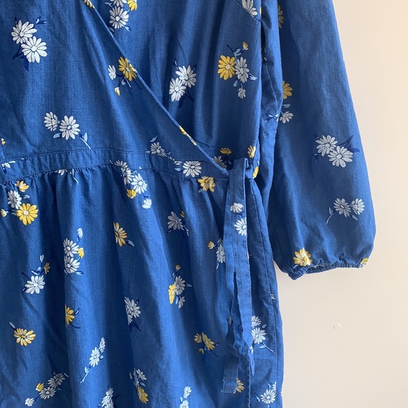 Old Navy Floral Wrap Dress - Picture 5 of 7